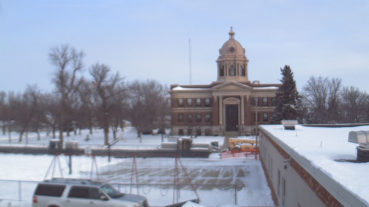 Thumbnail for current weather camera view from Ellendale HS in Ellendale, North Dakota