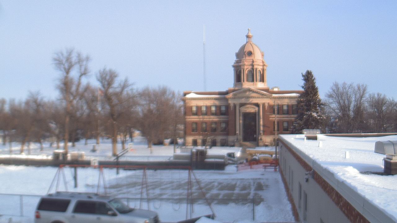 Thumbnail for current weather camera view from Ellendale HS in Ellendale, North Dakota
