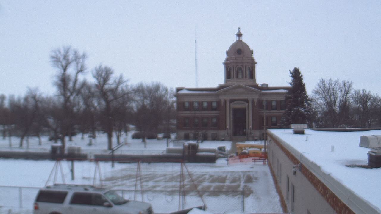 Thumbnail for current weather camera view from Ellendale HS in Ellendale, North Dakota