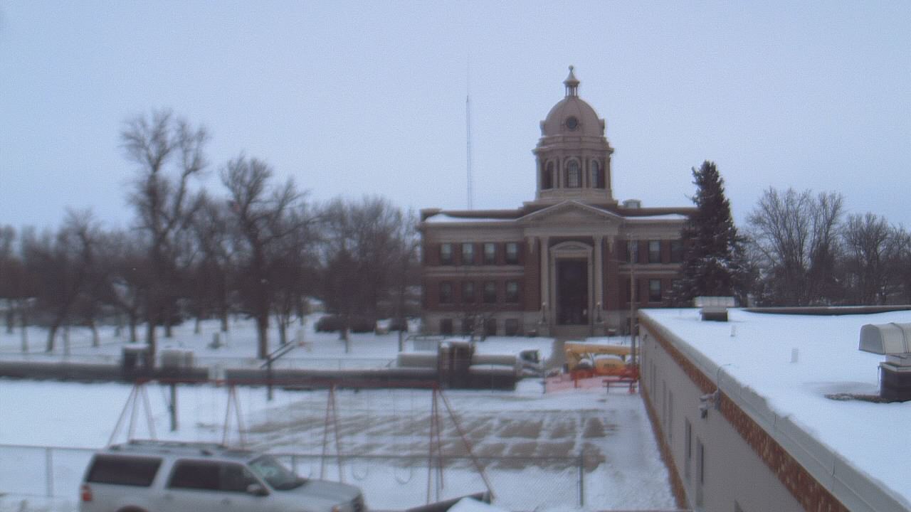 Thumbnail for current weather camera view from Ellendale HS in Ellendale, North Dakota