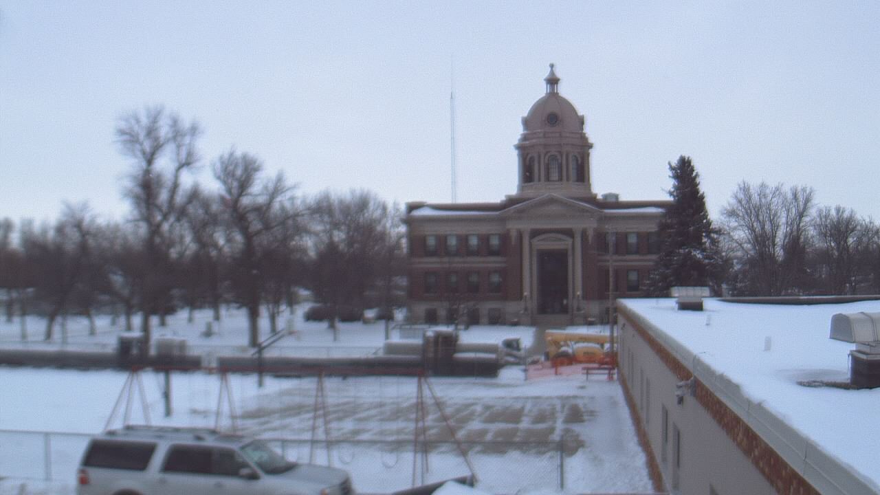 Thumbnail for current weather camera view from Ellendale HS in Ellendale, North Dakota