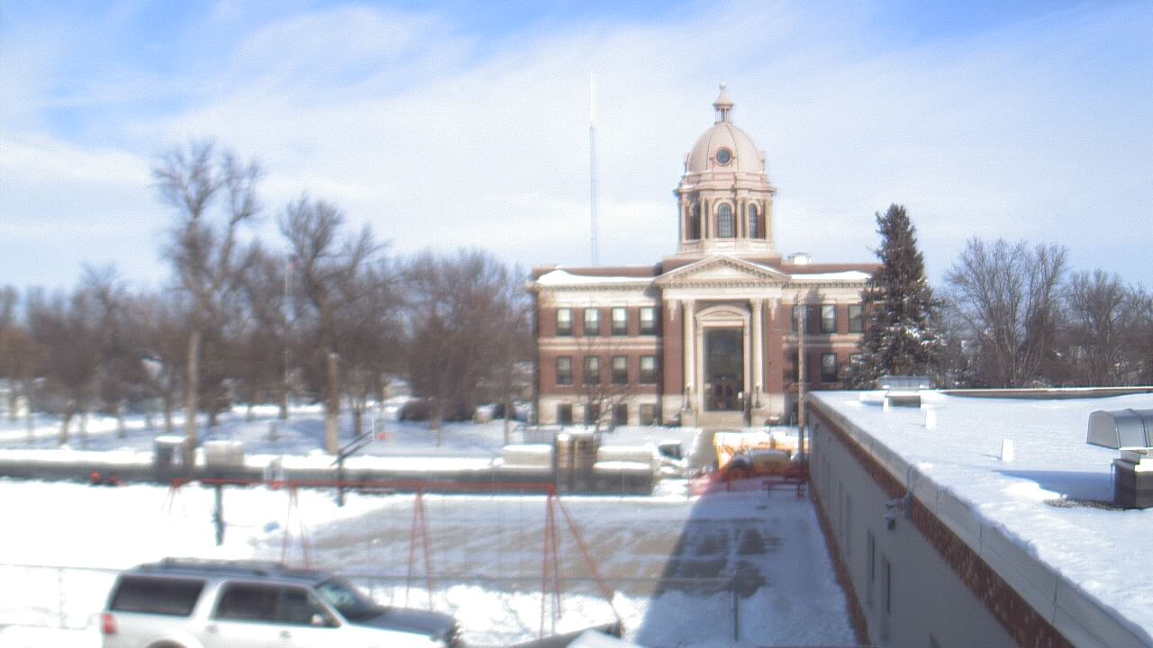 Thumbnail for current weather camera view from Ellendale HS in Ellendale, North Dakota