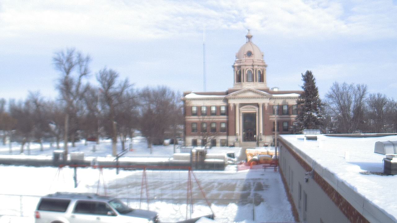 Thumbnail for current weather camera view from Ellendale HS in Ellendale, North Dakota