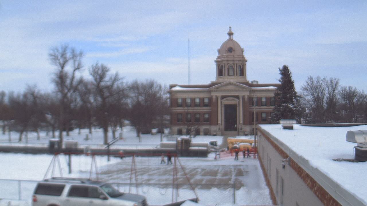 Thumbnail for current weather camera view from Ellendale HS in Ellendale, North Dakota