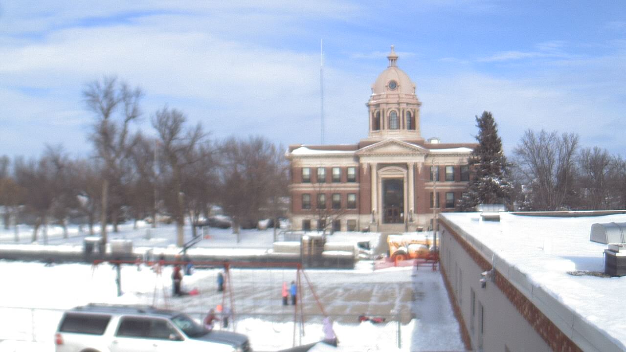 Thumbnail for current weather camera view from Ellendale HS in Ellendale, North Dakota