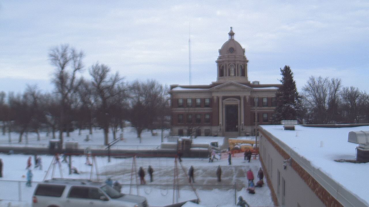 Thumbnail for current weather camera view from Ellendale HS in Ellendale, North Dakota