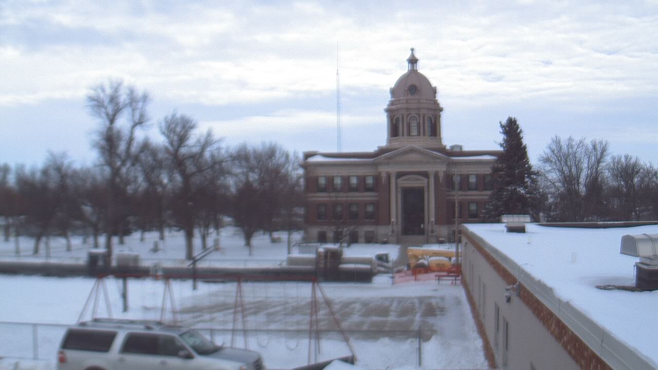 Thumbnail for current weather camera view from Ellendale HS in Ellendale, North Dakota