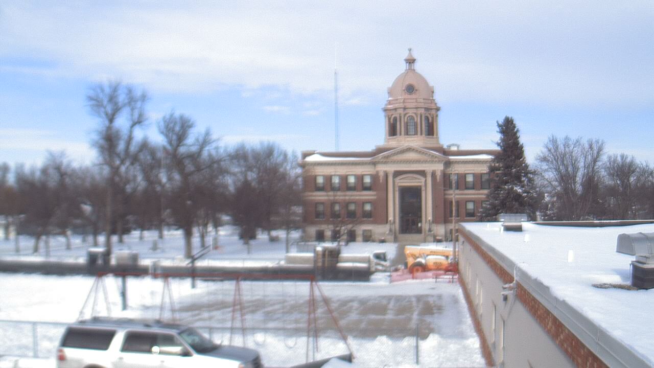 Thumbnail for current weather camera view from Ellendale HS in Ellendale, North Dakota