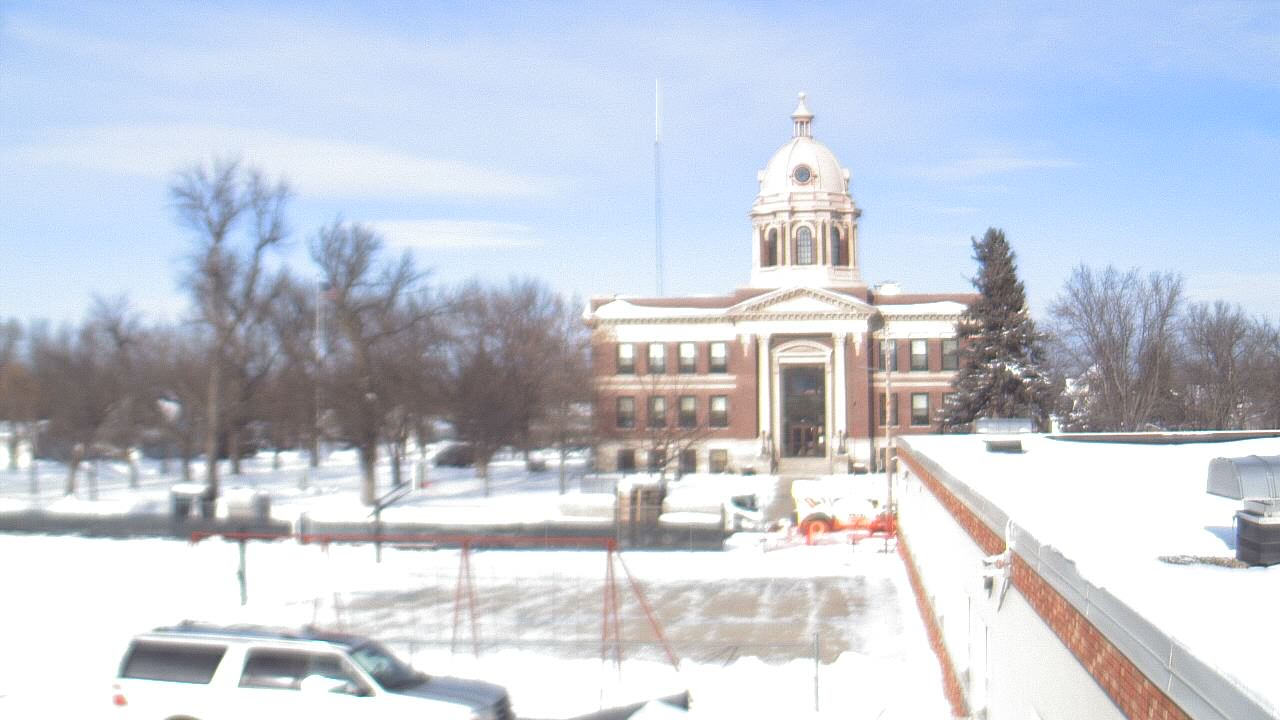 Thumbnail for current weather camera view from Ellendale HS in Ellendale, North Dakota