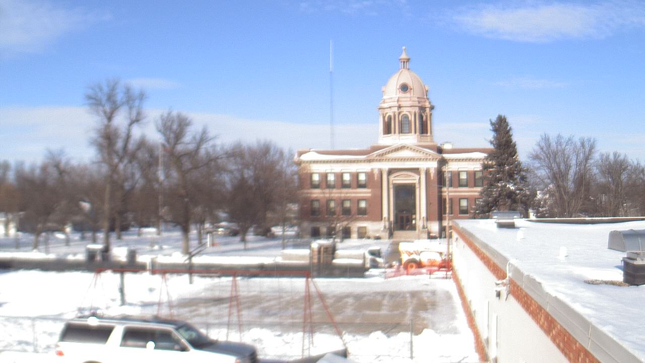 Thumbnail for current weather camera view from Ellendale HS in Ellendale, North Dakota