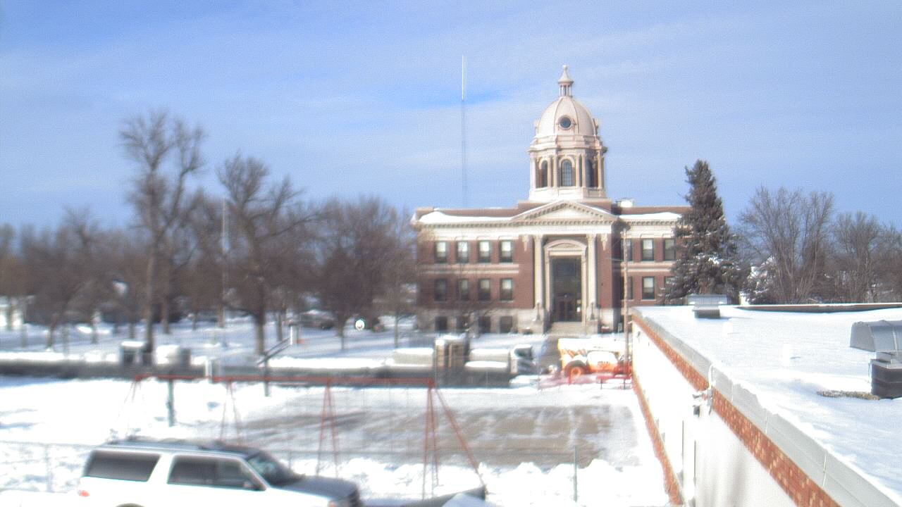 Thumbnail for current weather camera view from Ellendale HS in Ellendale, North Dakota
