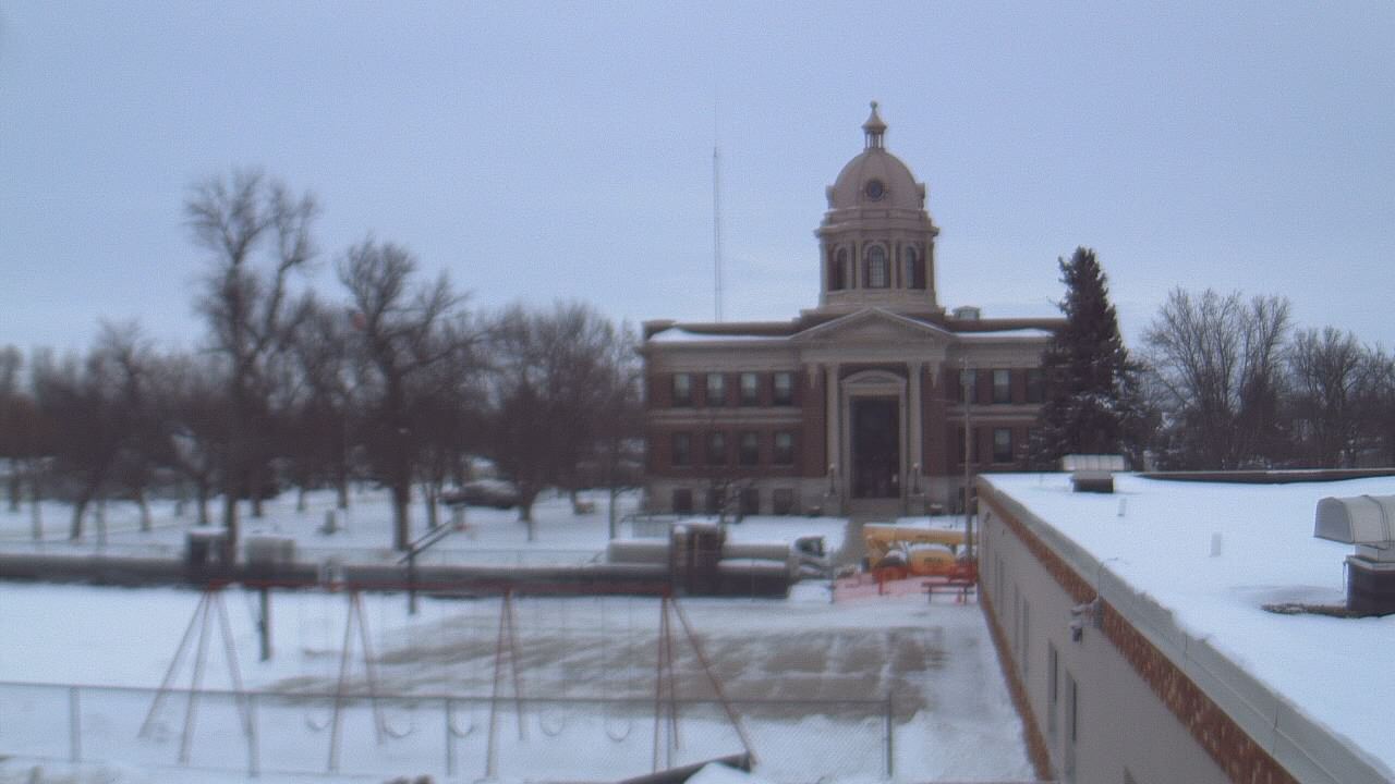 Thumbnail for current weather camera view from Ellendale HS in Ellendale, North Dakota