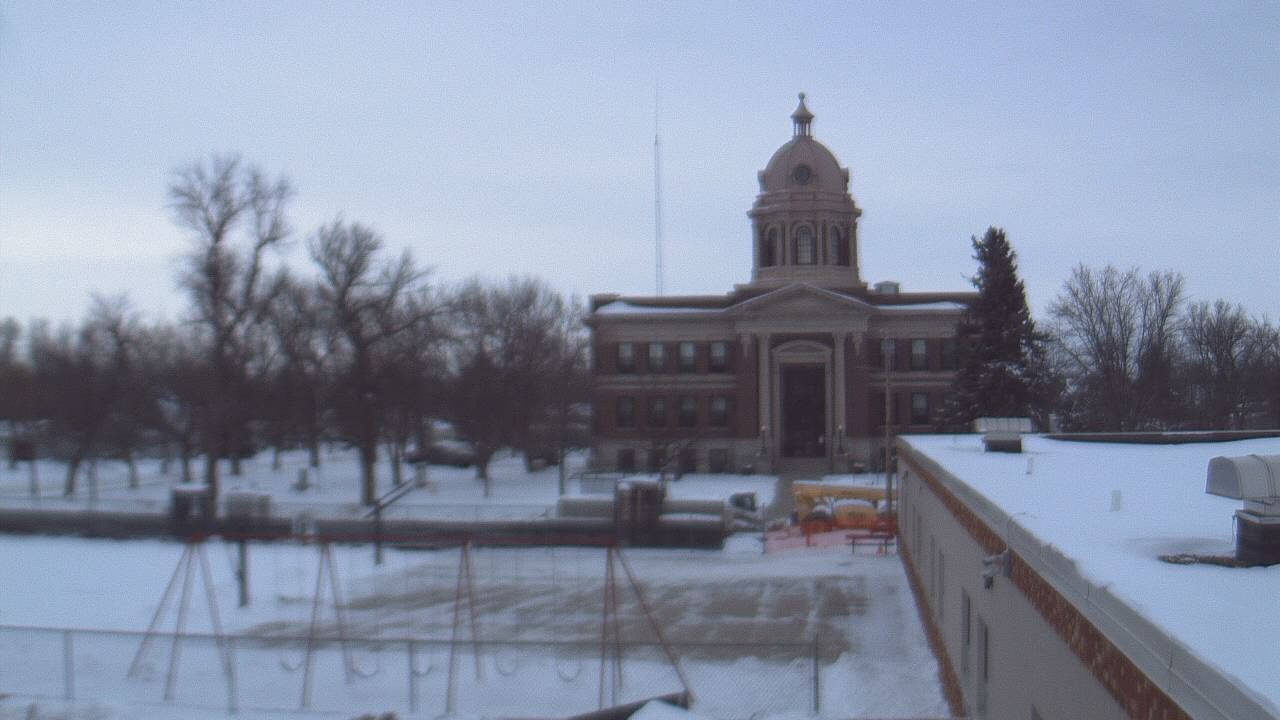 Thumbnail for current weather camera view from Ellendale HS in Ellendale, North Dakota