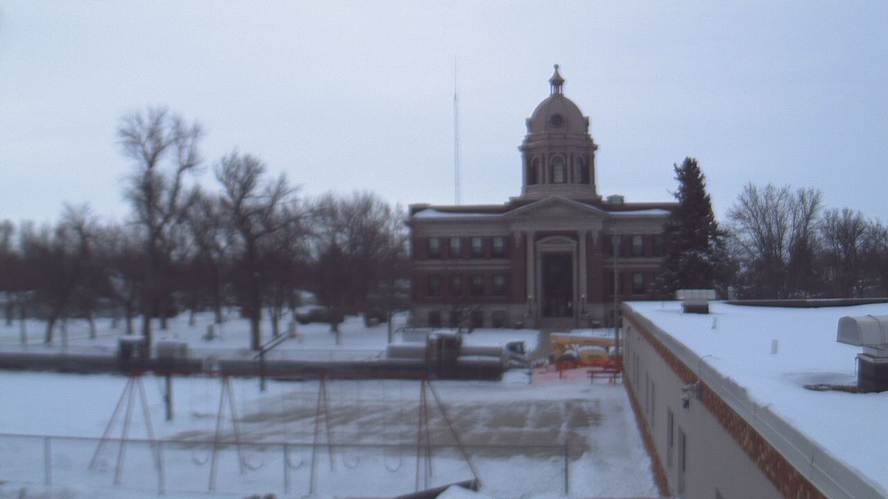 Thumbnail for current weather camera view from Ellendale HS in Ellendale, North Dakota