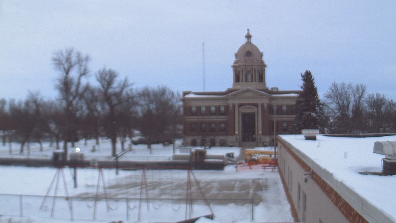 Thumbnail for current weather camera view from Ellendale HS in Ellendale, North Dakota