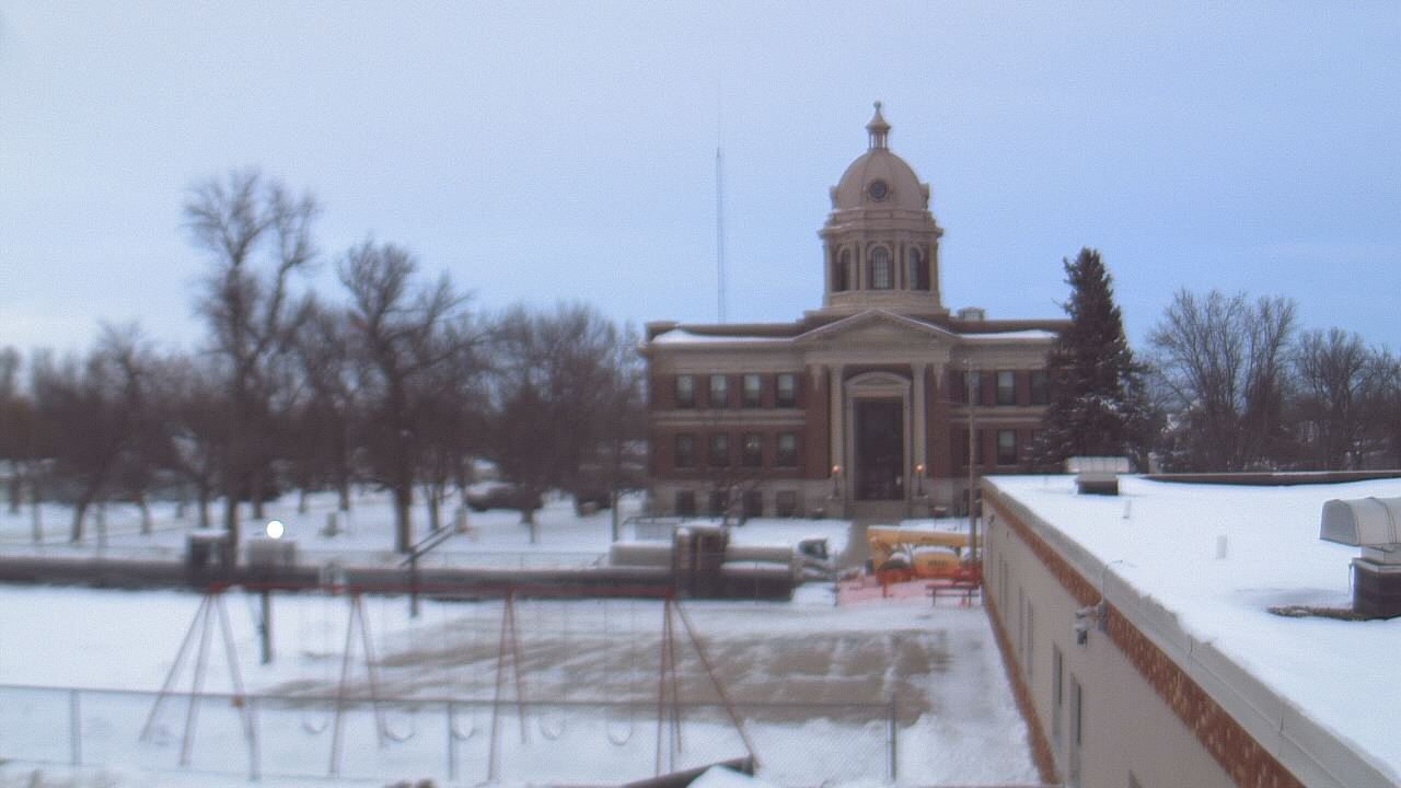 Thumbnail for current weather camera view from Ellendale HS in Ellendale, North Dakota