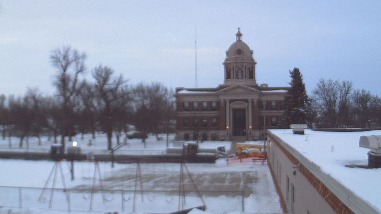 Thumbnail for current weather camera view from Ellendale HS in Ellendale, North Dakota