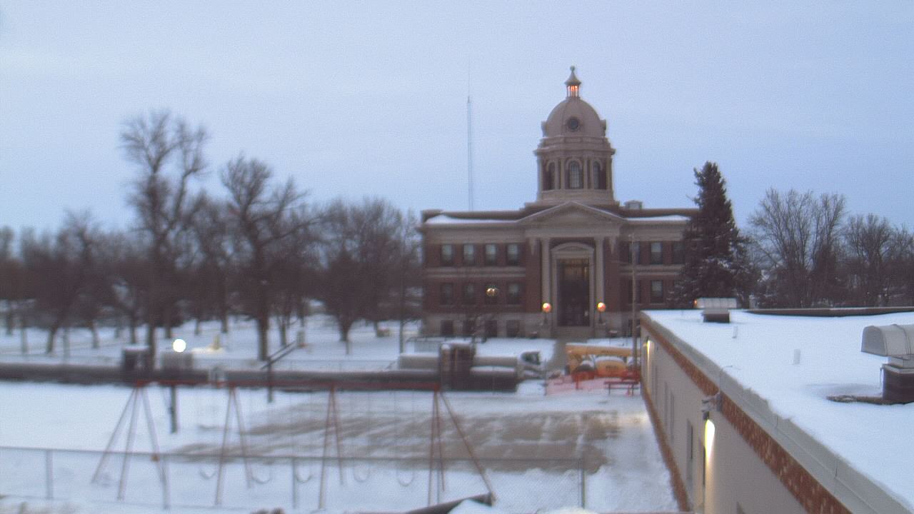 Thumbnail for current weather camera view from Ellendale HS in Ellendale, North Dakota