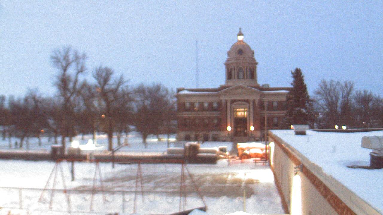 Thumbnail for current weather camera view from Ellendale HS in Ellendale, North Dakota