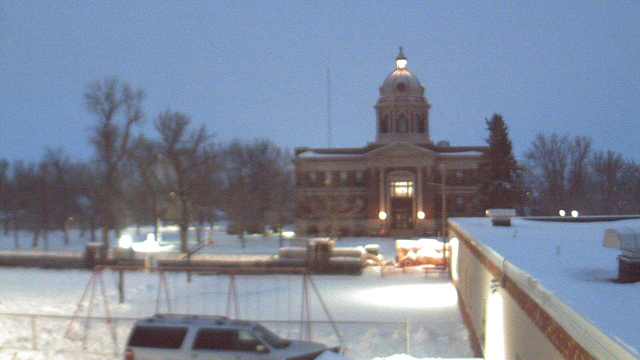 Thumbnail for current weather camera view from Ellendale HS in Ellendale, North Dakota