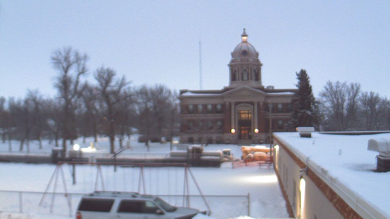 Thumbnail for current weather camera view from Ellendale HS in Ellendale, North Dakota