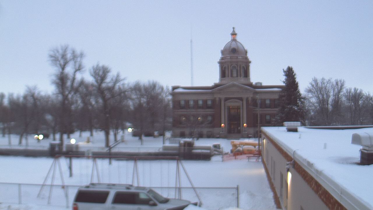 Thumbnail for current weather camera view from Ellendale HS in Ellendale, North Dakota
