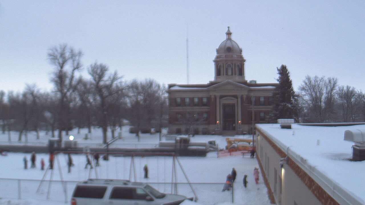 Thumbnail for current weather camera view from Ellendale HS in Ellendale, North Dakota