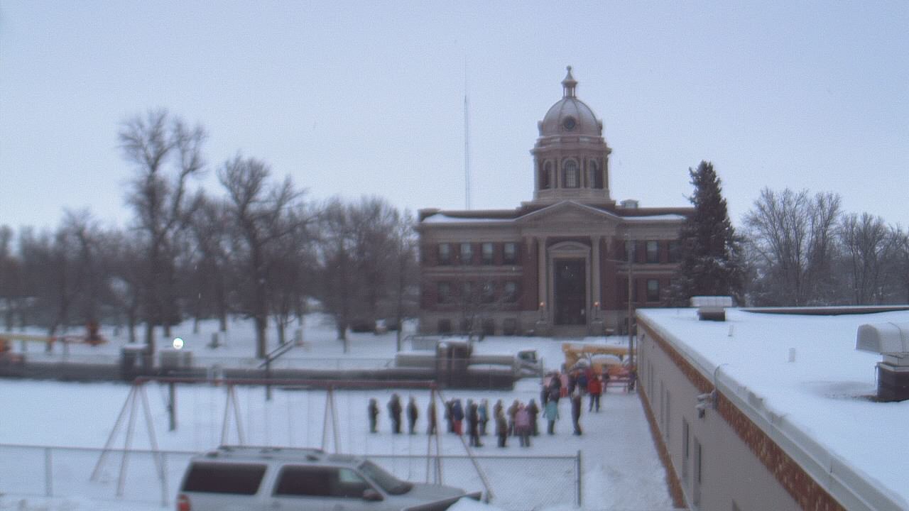 Thumbnail for current weather camera view from Ellendale HS in Ellendale, North Dakota