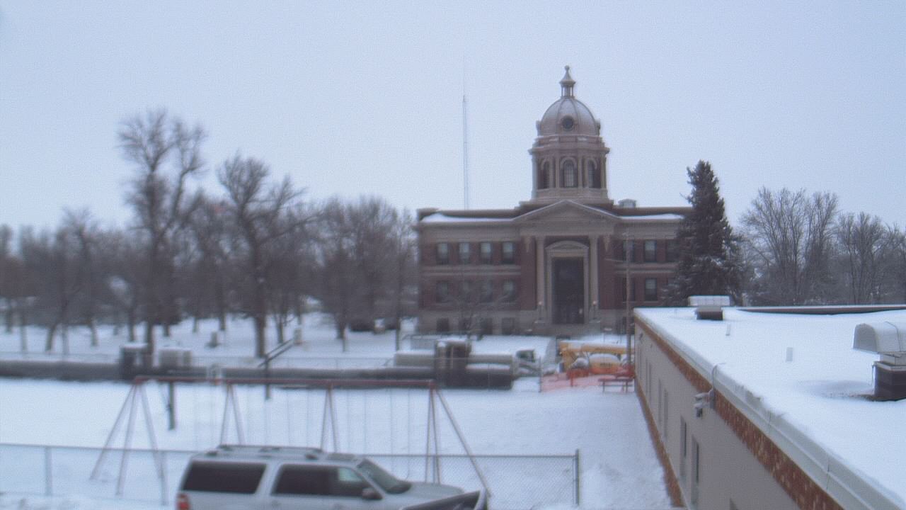Thumbnail for current weather camera view from Ellendale HS in Ellendale, North Dakota
