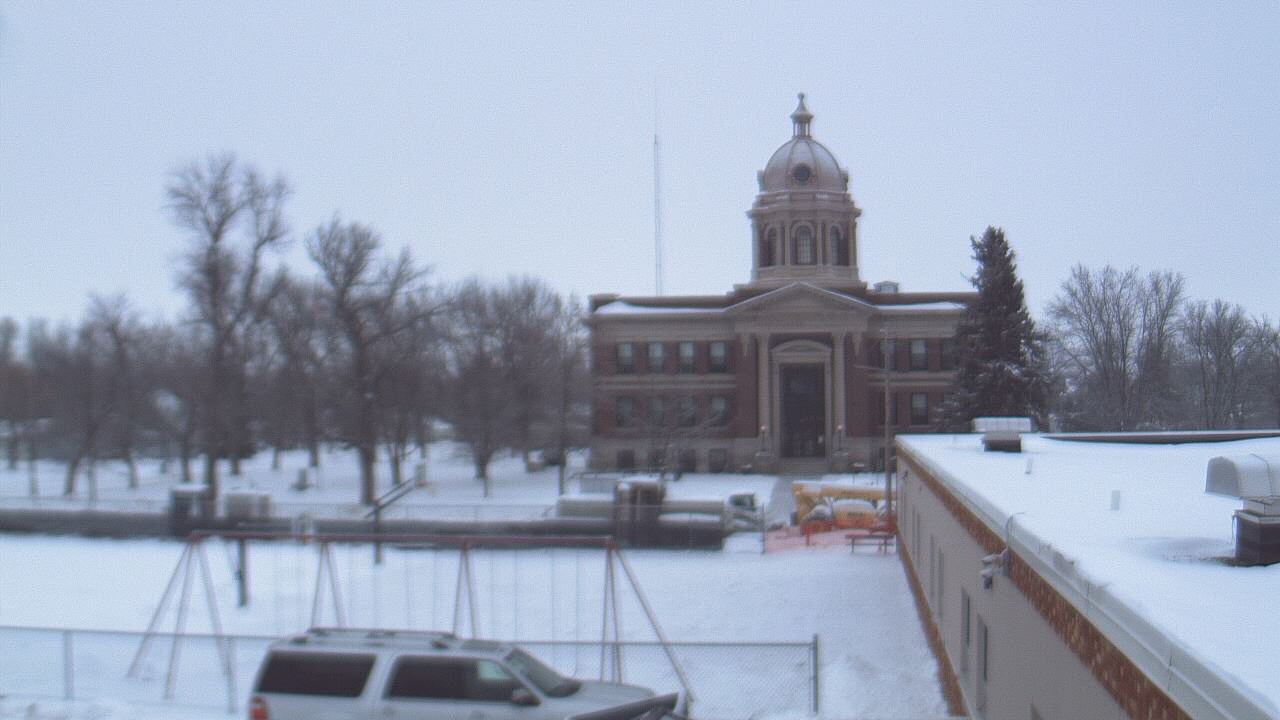 Thumbnail for current weather camera view from Ellendale HS in Ellendale, North Dakota