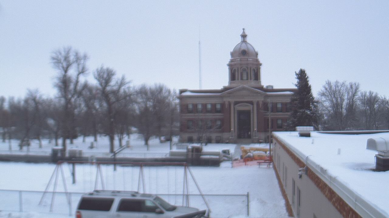 Thumbnail for current weather camera view from Ellendale HS in Ellendale, North Dakota