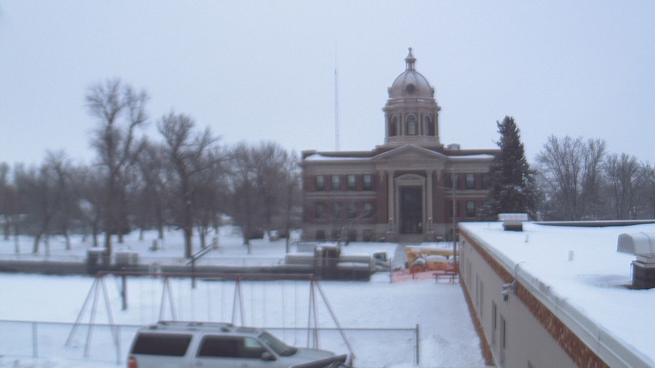 Thumbnail for current weather camera view from Ellendale HS in Ellendale, North Dakota
