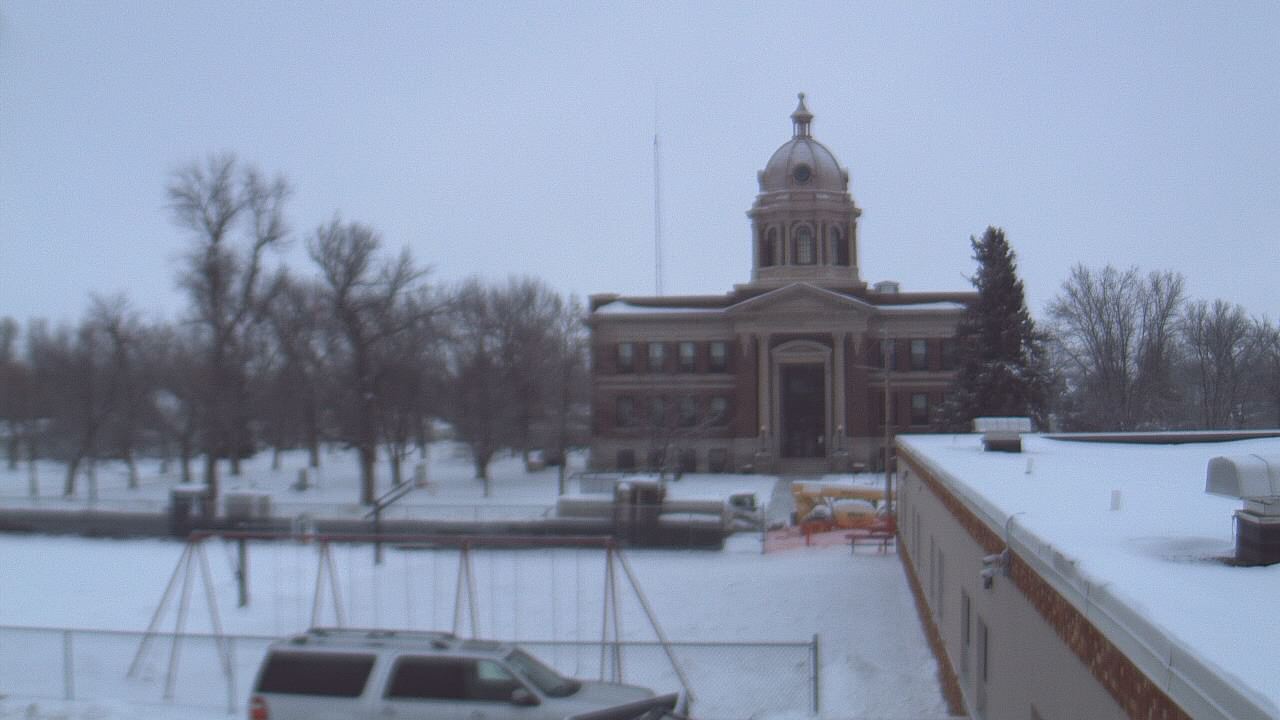 Thumbnail for current weather camera view from Ellendale HS in Ellendale, North Dakota