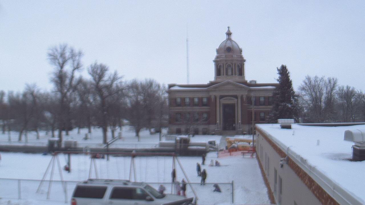 Thumbnail for current weather camera view from Ellendale HS in Ellendale, North Dakota