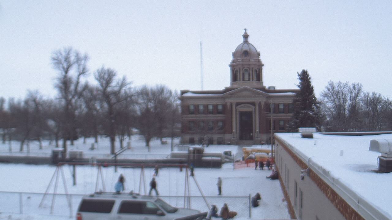 Thumbnail for current weather camera view from Ellendale HS in Ellendale, North Dakota