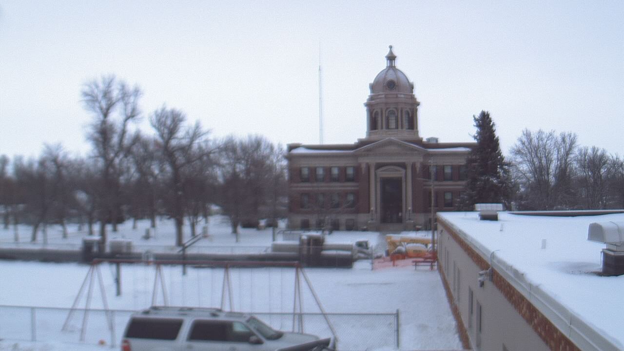 Thumbnail for current weather camera view from Ellendale HS in Ellendale, North Dakota