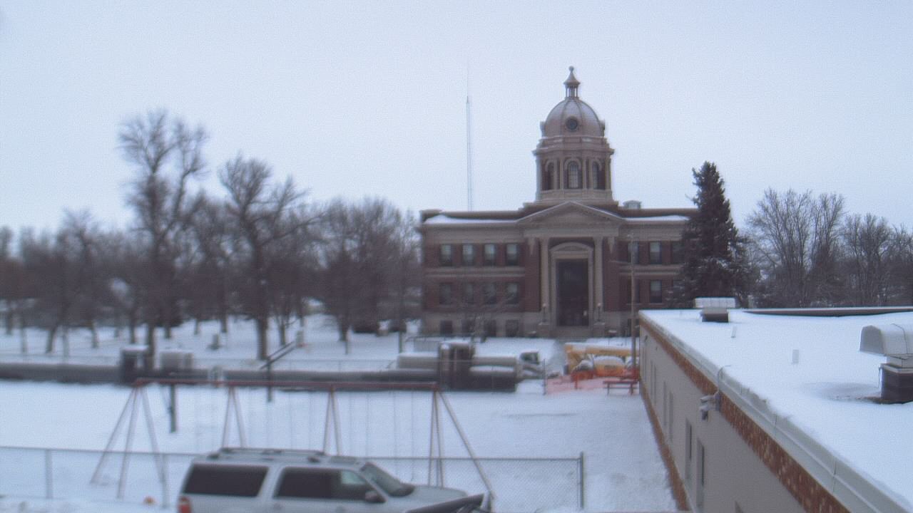 Thumbnail for current weather camera view from Ellendale HS in Ellendale, North Dakota