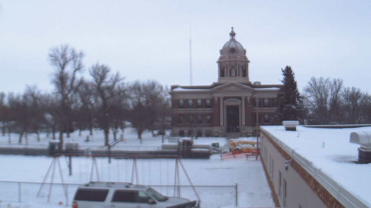 Thumbnail for current weather camera view from Ellendale HS in Ellendale, North Dakota