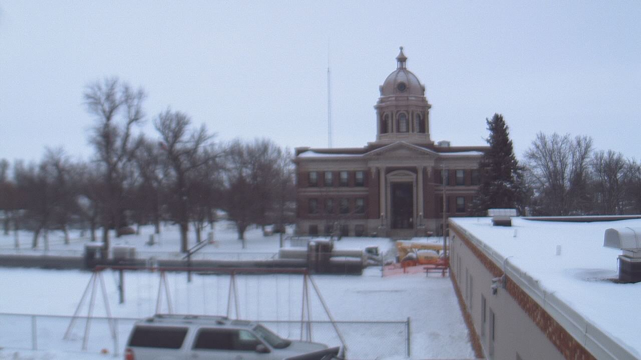 Thumbnail for current weather camera view from Ellendale HS in Ellendale, North Dakota