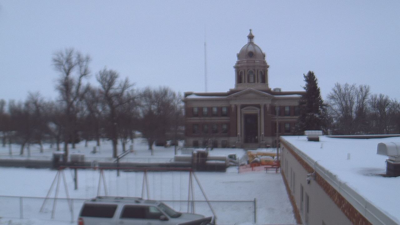 Thumbnail for current weather camera view from Ellendale HS in Ellendale, North Dakota