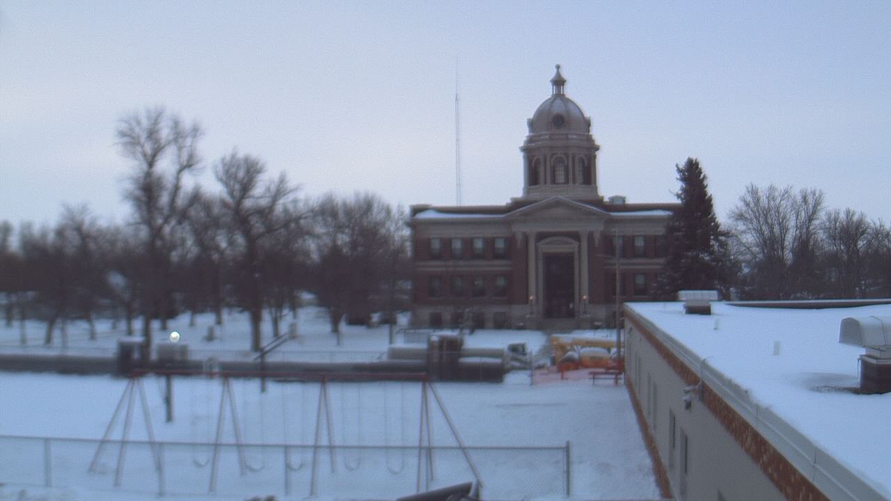 Thumbnail for current weather camera view from Ellendale HS in Ellendale, North Dakota