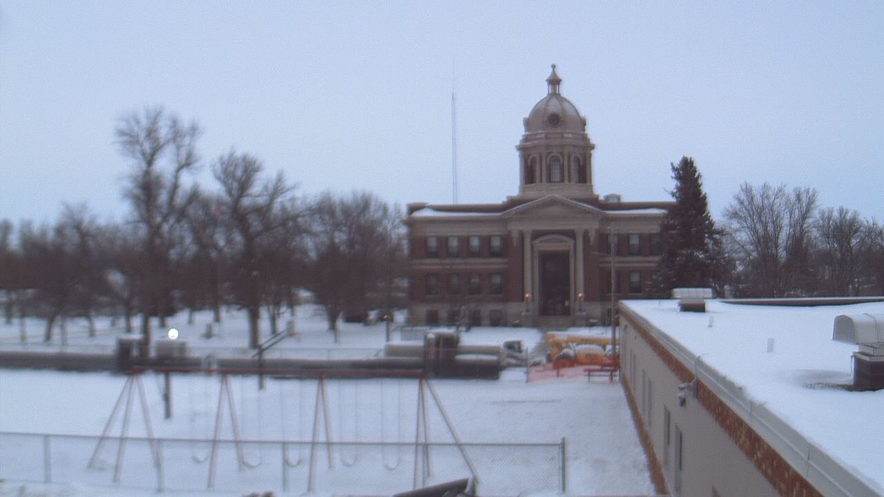 Thumbnail for current weather camera view from Ellendale HS in Ellendale, North Dakota