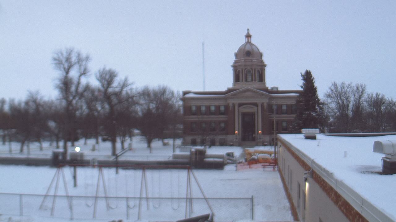 Thumbnail for current weather camera view from Ellendale HS in Ellendale, North Dakota
