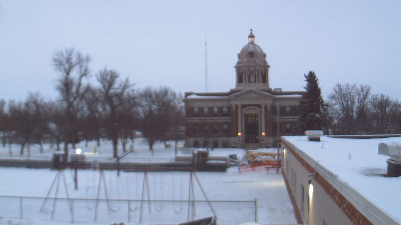 Thumbnail for current weather camera view from Ellendale HS in Ellendale, North Dakota