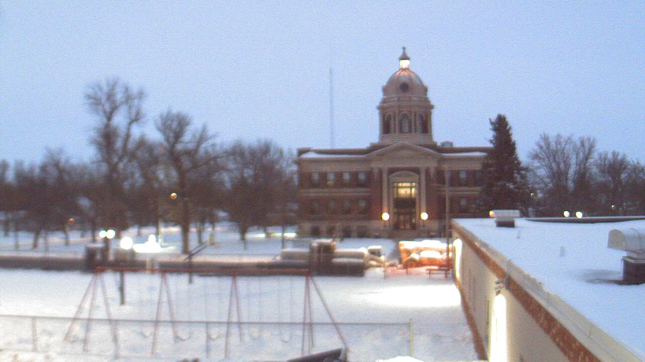 Thumbnail for current weather camera view from Ellendale HS in Ellendale, North Dakota