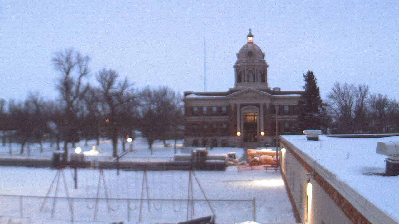 Thumbnail for current weather camera view from Ellendale HS in Ellendale, North Dakota