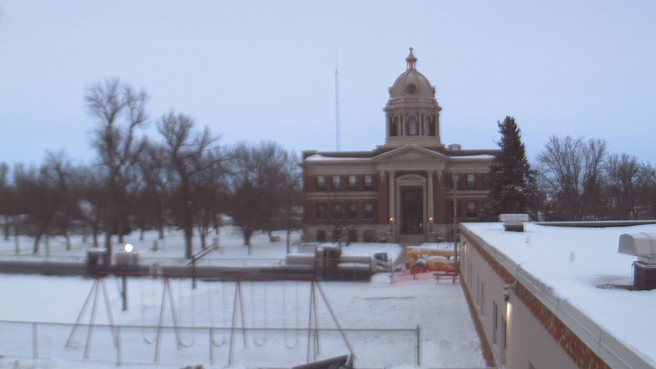 Thumbnail for current weather camera view from Ellendale HS in Ellendale, North Dakota