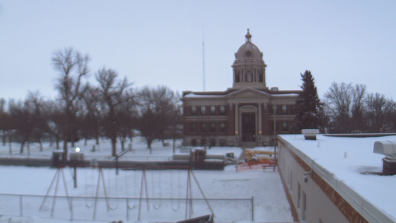 Thumbnail for current weather camera view from Ellendale HS in Ellendale, North Dakota