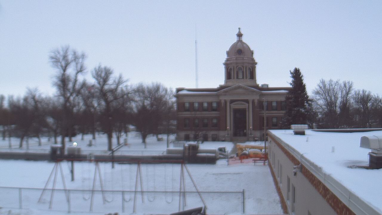 Thumbnail for current weather camera view from Ellendale HS in Ellendale, North Dakota
