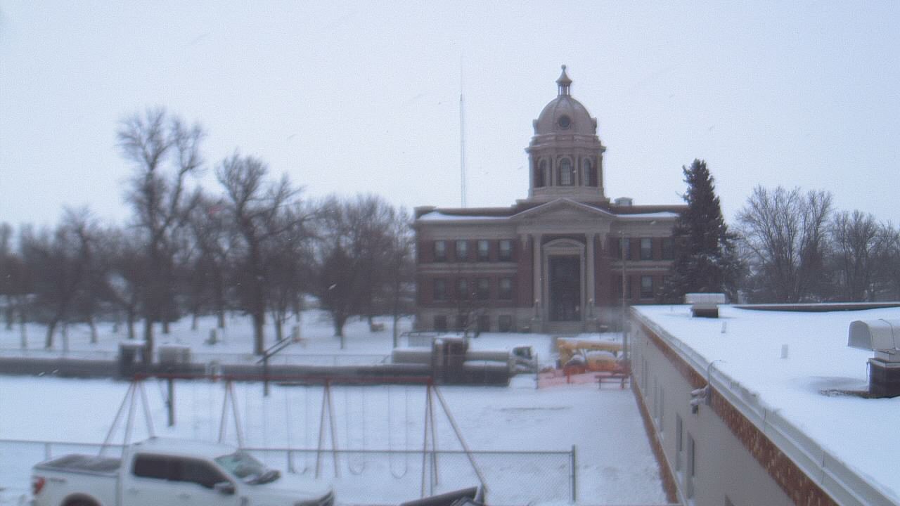 Thumbnail for current weather camera view from Ellendale HS in Ellendale, North Dakota